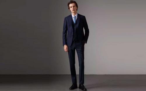 Ternyata Ini 3 Pakaian Pria yang Menurut Wanita Paling Seksi